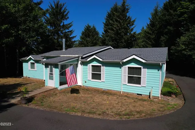 555 NE Evergreen Lane, Yachats OR 97498 for Sale