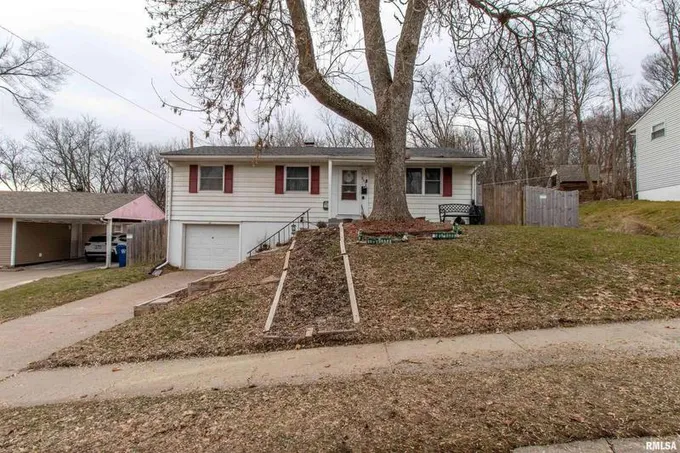 2634 WESTWOOD Place, Davenport, IA 52804  624352324 for Sale
