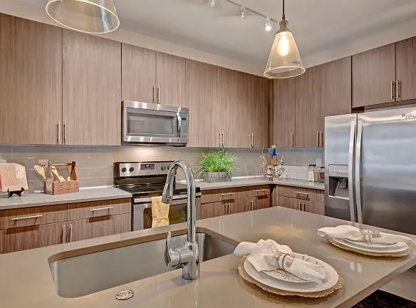 River House Apartments - 1781 North Water Street - Milwaukee, WI Apartments for Rent