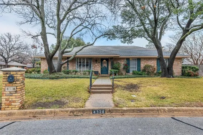 4328 Balboa Dr, Fort Worth, TX 76133 - MLS 20520019 for Sale