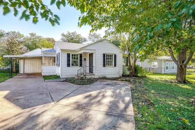 1204 Glenwick Drive, River Oaks, TX 76114 for Sale