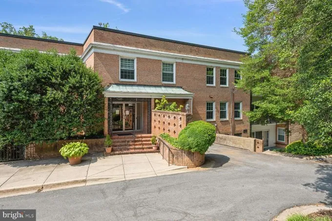 3535 Chevy Chase Lake Drive, Unit 106, Chevy Chase, MD 20815 for Sale