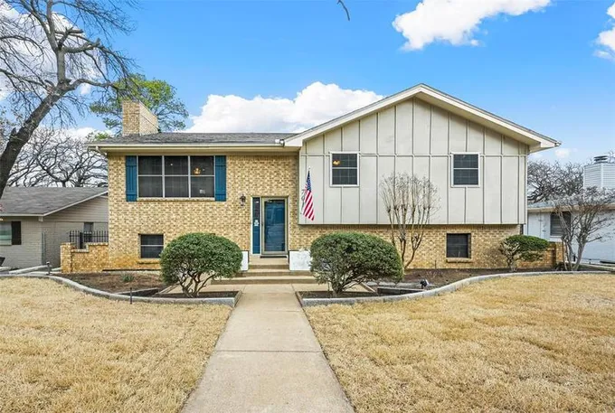 701 Monette Dr, Bedford, TX 76022 for Sale