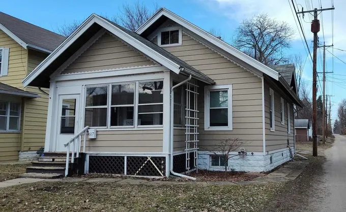 617 COTTAGE GROVE AVE, ROCKFORD, IL 61103 Single Family Residence For Sale  MLS# 202400447