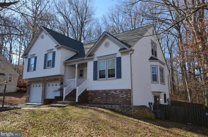 9813 Ramsay Dr, Fredericksburg, VA 22408 - MLS VASP2022102 for Sale