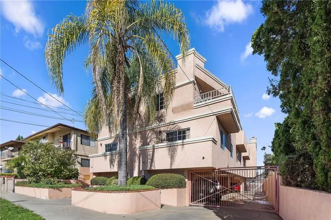 874 W 3rd 1, San Pedro CA 90731 for Sale