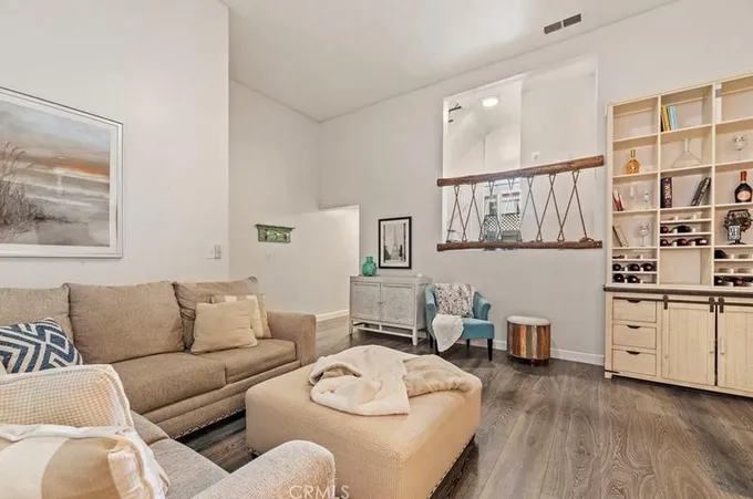609 Meyer Ln #17, Redondo Beach, CA 90278 - MLS SB24026535 for Sale