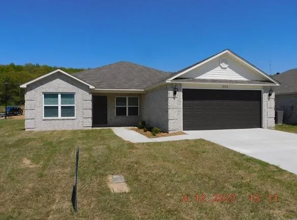 1050 Rockwell Dr - Conway, AR 72032 - Home For Rent