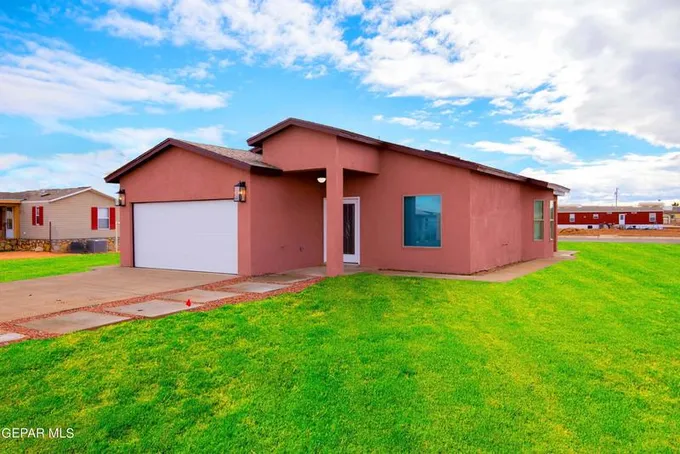350 VIDA BONITA Way, Clint, TX 79836 for Sale