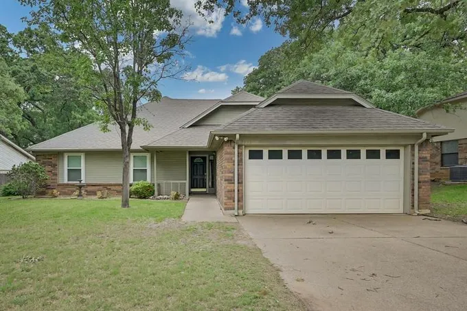 2111 Reverchon Drive, Arlington, TX 76017 for Sale
