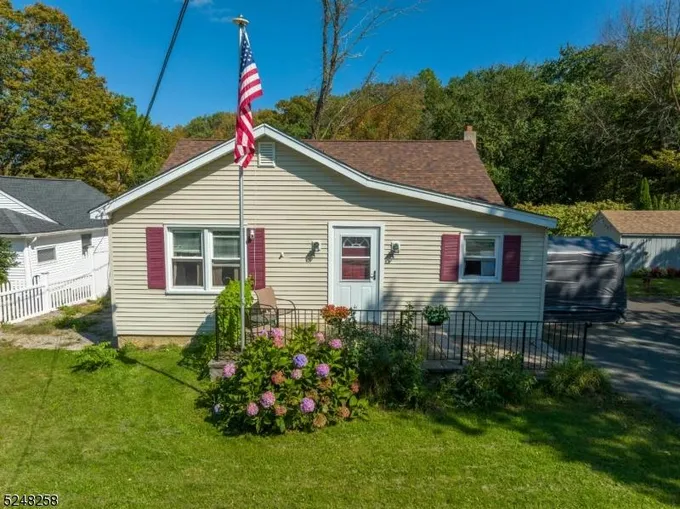 16 COVE RD, Mount Arlington Boro, NJ 07856 Single Family Residence For Sale  MLS# 3883794