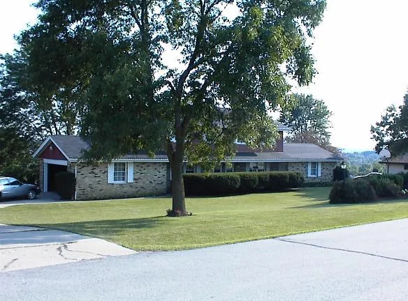21505 Sierra Dr - Brookfield, WI 53045 - Home For Rent