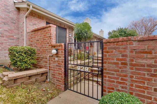 929 ROCK CREEK ST, Benbrook, TX 76126 Townhouse For Sale  MLS# 20518511