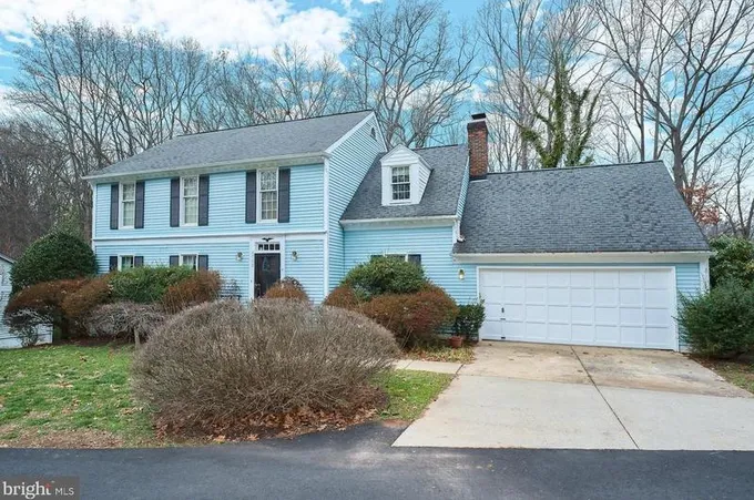 5702 Wooden Hawk Ln, Burke, VA 22015 - MLS VAFX2161606 for Sale