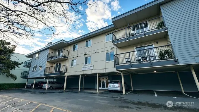 9255 Greenwood Avenue North, Unit 32, Seattle, WA 98103 for Sale