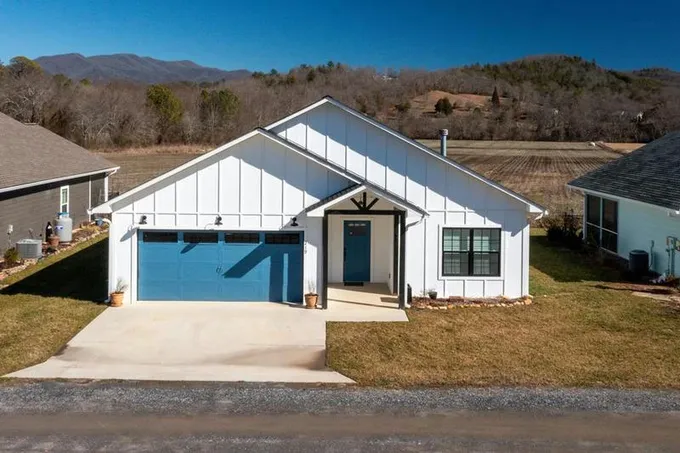 219 RIVERWALK CIR, Hayesville, NC 28904 Single Family Residence For Sale  MLS# 401097