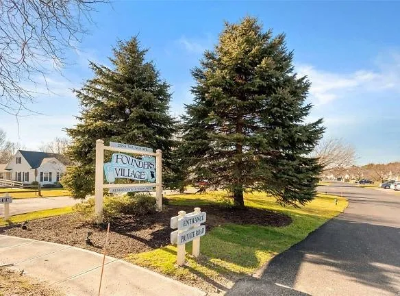 2555 Youngs Ave #5B - Southold, NY 11971 - Home For Rent