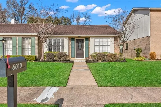 6010 Townhouse Ln, Beaumont, TX 77707 for Sale