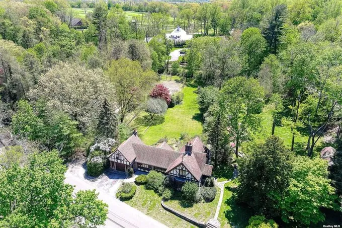3 Tudor Lane, Sands Point, NY 11050 for Sale