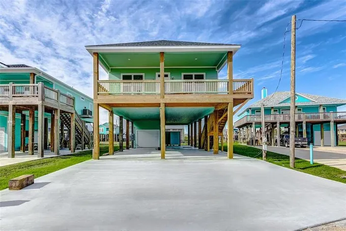 971 Tidelands, Crystal Beach, TX 77650 for Sale