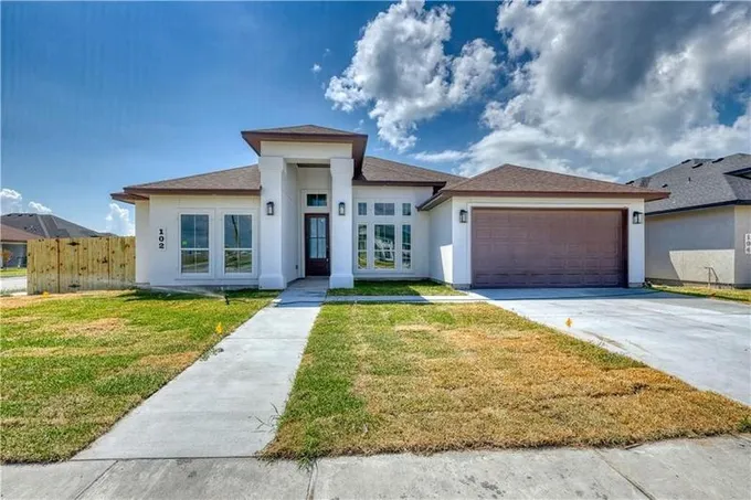 102 Emerald St, Portland, TX 78374 for Sale