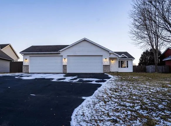 567 Pioneer Trail SE - Cambridge, MN 55008 - Home For Rent