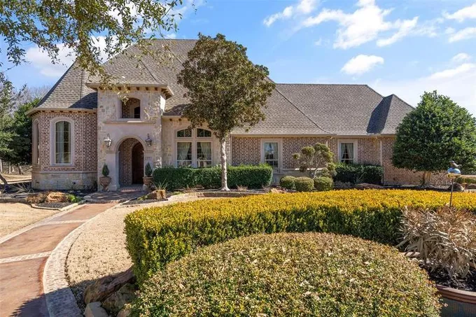 105 Mulligan Ct, Waxahachie, TX 75165 for Sale