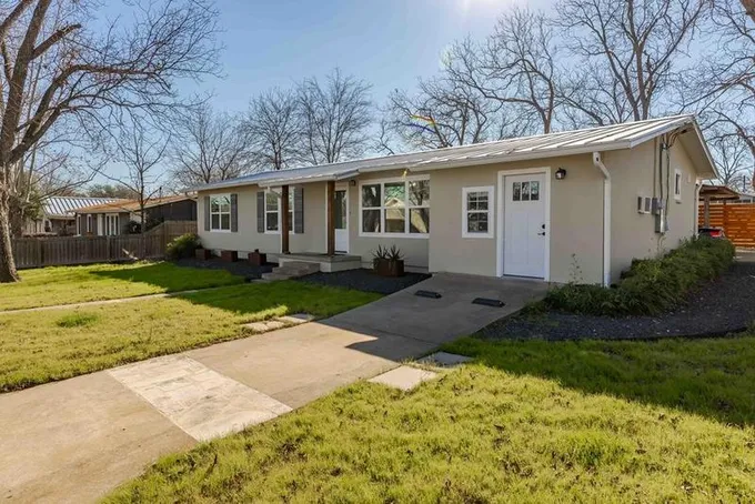 113 Shaw Ave, Fredericksburg, TX 78624 for Sale
