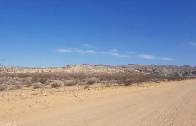 20 La Mour Rd, Hinkley, CA 92347 - MLS OC24014442 for Sale