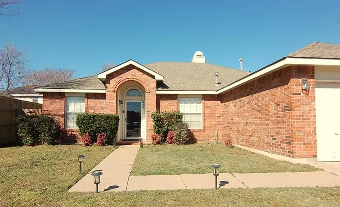 1029 Bonanza Dr, Arlington, TX 76001 for Rent