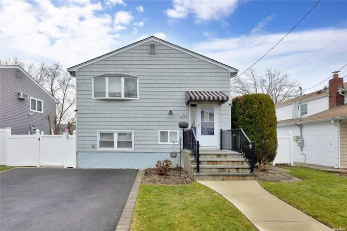 2585 MARINERS AVE, Wantagh, NY 11793 Single Family Residence For Sale  MLS# 3528394