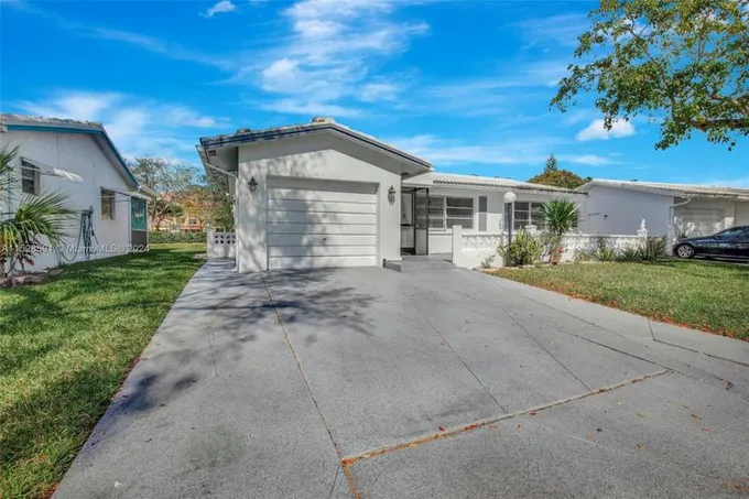 8541 NW 17TH PL, Plantation, FL 33322 Single Family Residence For Sale  MLS# A11528591