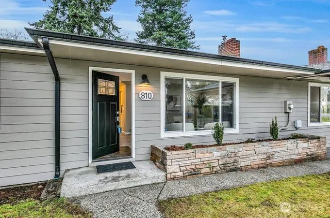 810 113th St S, Tacoma, WA 98444 - MLS 2195623 for Sale