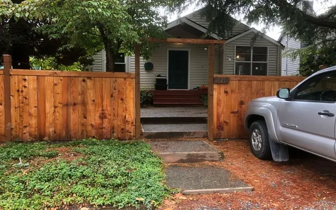 Rental listing in Northgate, Seattle Area. Contact the landlord or property manager direct about rental.