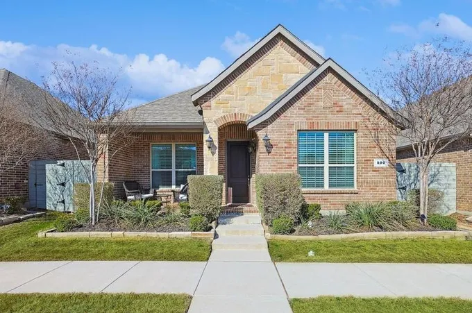 800 10th St, Argyle, TX 76226 - MLS 20526111 for Sale