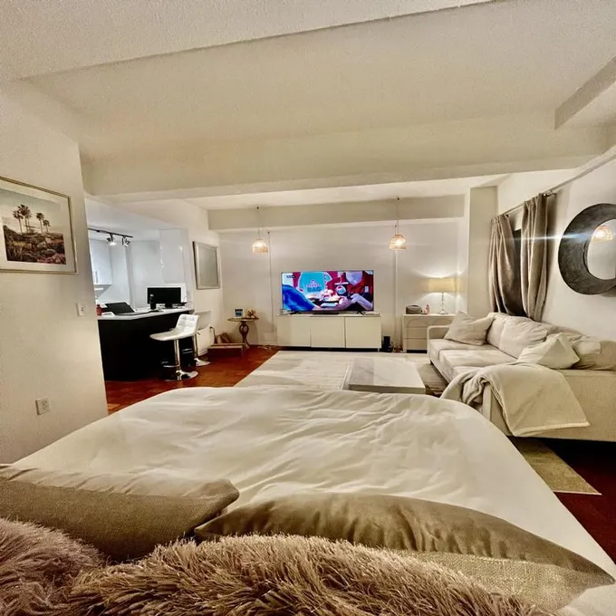 Rental listing in Chelsea, Manhattan. Contact the landlord or property manager direct about rental.