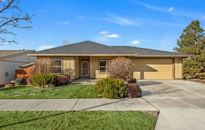 2041 NE Altura Drive, Bend, OR 97701  624344122 for Sale