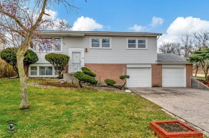 9149 Sycamore Dr, Hickory Hills, IL 60457 - MLS 11974808 for Sale