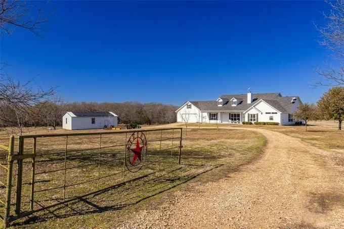 100 County Road 4753, Sulphur Springs, TX 75482 for Sale