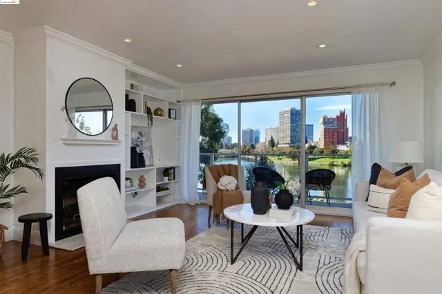 2316 Lakeshore Ave 8, Oakland CA 94606 for Sale