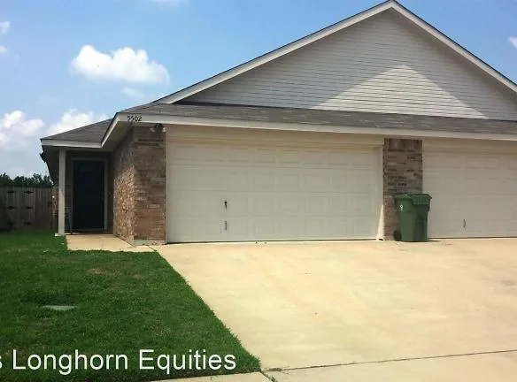 5500-5502 Homestead - Arlington, TX 76017 - Home For Rent