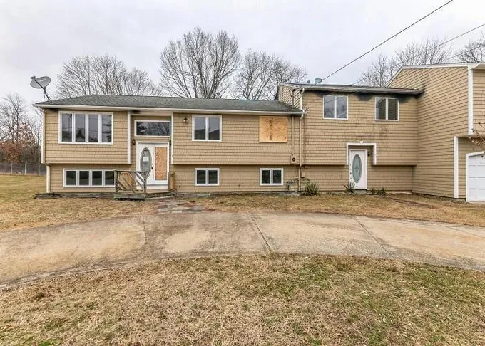 9 ENFIELD DR, West Warwick, RI 02893 Single Family Residence For Sale  MLS# 1352036