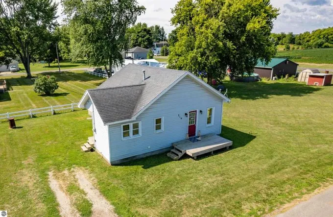 216 W NALDRETT, Middleton, MI 48856 Single Family Residence For Sale  MLS# 1919048
