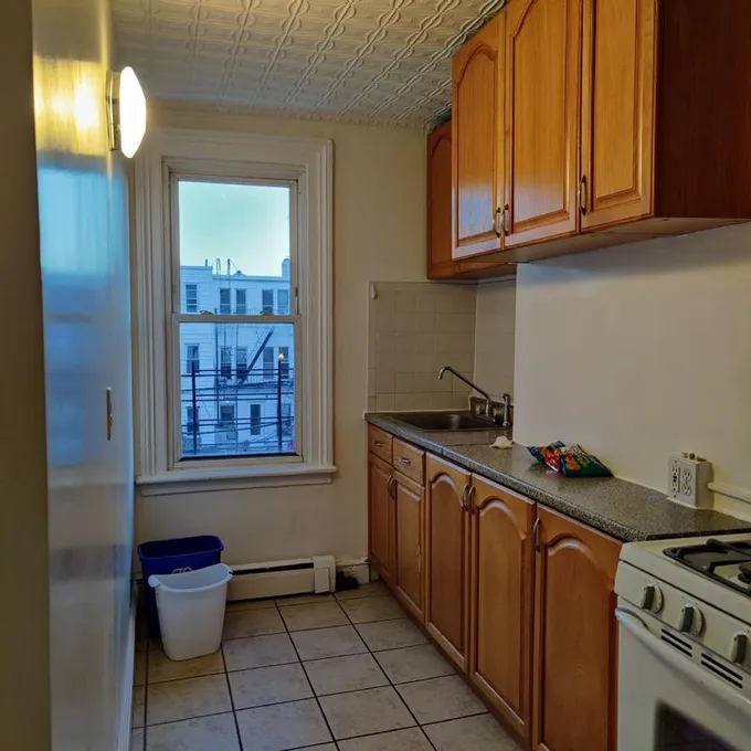 Rental listing in Park Slope, Brooklyn. Contact the landlord or property manager direct about rental.