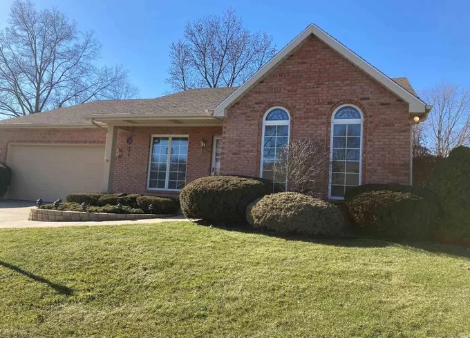 6129 Old English Ct, South Bend, IN 46614 - MLS 202403692 for Sale