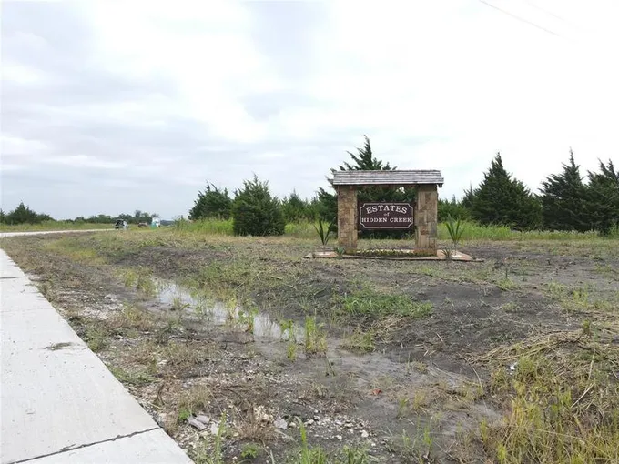 3011 Glen Oaks Dr, Waxahachie, TX 75165 for Sale