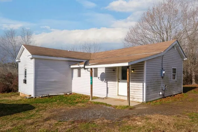 84 N JOHNSON ST, CRAIGSVILLE, VA 24430 Single Family Residence For Sale  MLS# 649227 for Rent