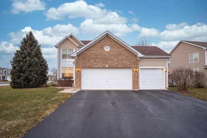 2901 Ellsworth Drive, Yorkville, IL 60560  624042380 for Sale
