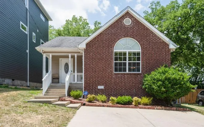 Rental listing in Nashville West, Nashville Area. Contact the landlord or property manager direct about rental.