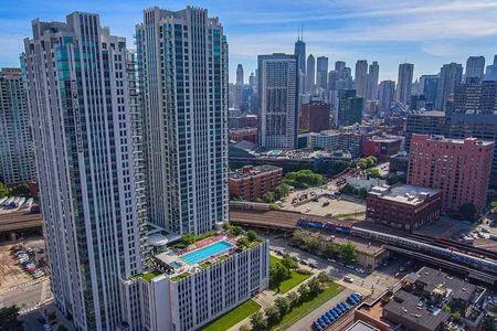 Rental listing in West Loop, Downtown. Contact the landlord or property manager direct about rental.